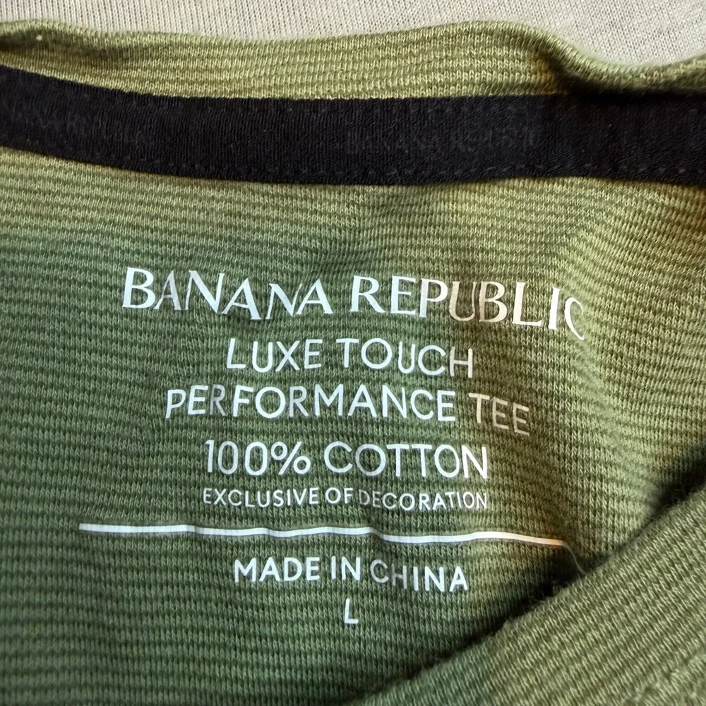 Banana Republic Luxe Touch Performance Tee Mens Large Olive Green Micro Stripe